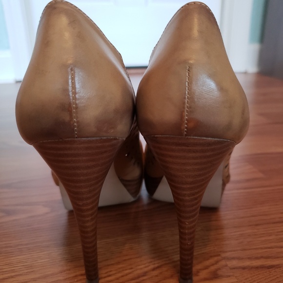 Guess tan cutout open toe pump bow platform heel - Picture 6 of 7